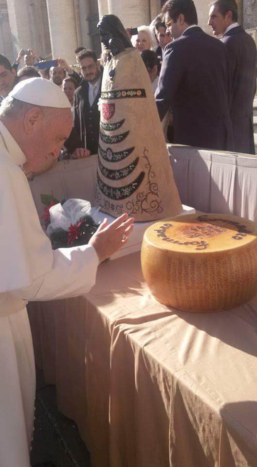 Anche a Papa Francesco piace il parmigiano-reggiano!