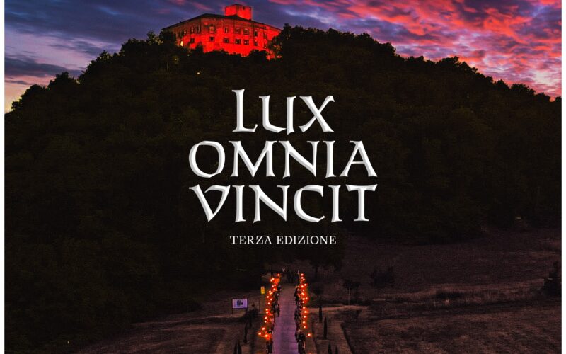 LUX OMNIA VINCIT: A QUATTRO CASTELLA LA GRANDE FIACCOLATA PER MATILDE